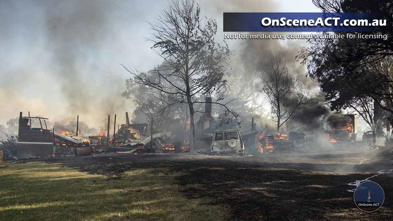 Fire crews battle bush fire in Narrangullen